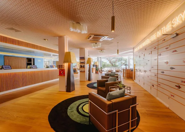 Hotel Mona
